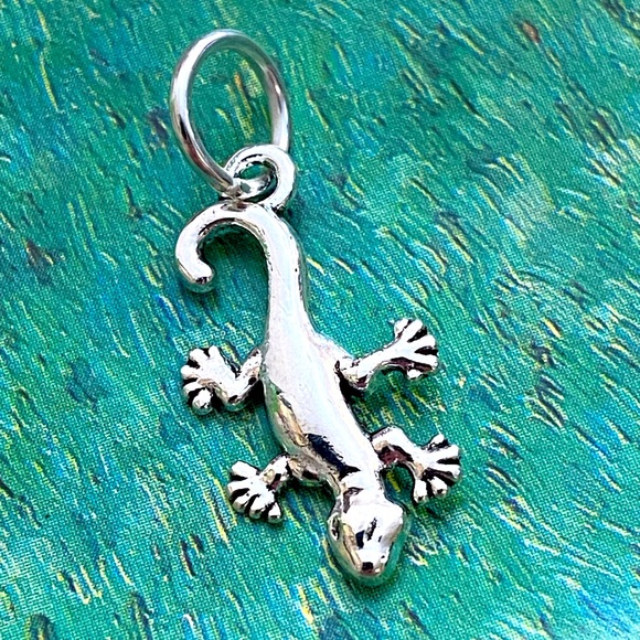 5/$10❤️❤️❤️NEW Tibetan Silver Gecko Charm - Picture 1 of 3